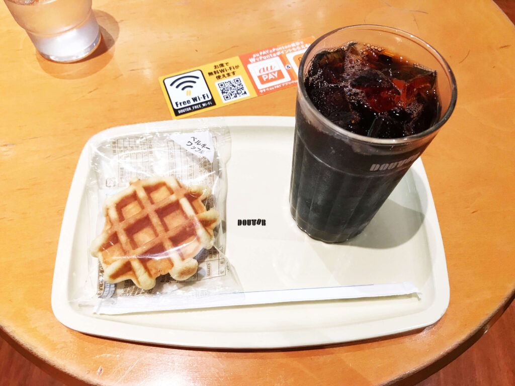 ドトールでワッフルとアイスコーヒーで至福な時間♪